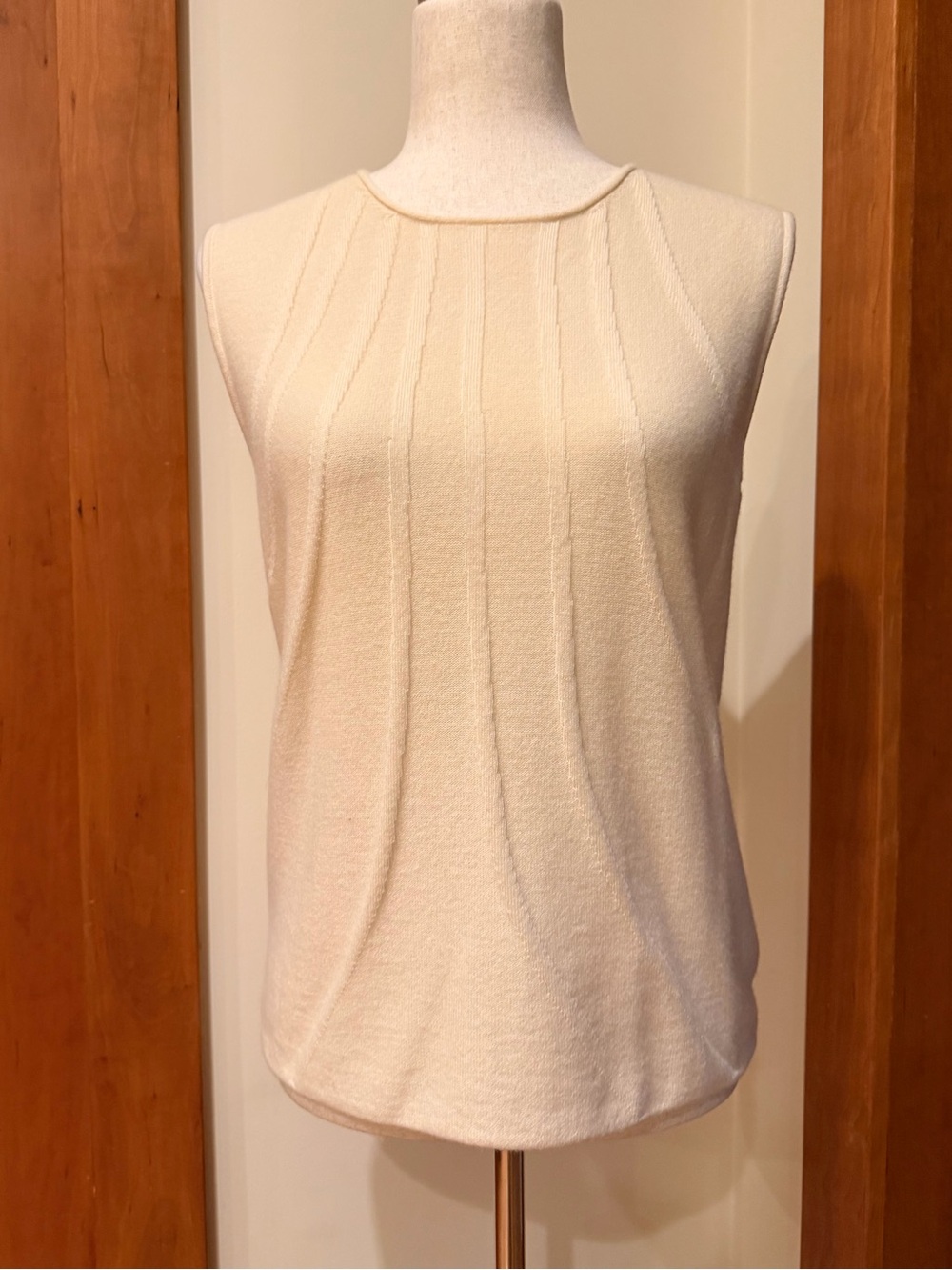 TSE Cream Ribbed Sleeveless Knit Cashmere Tank (Can fit a L)
